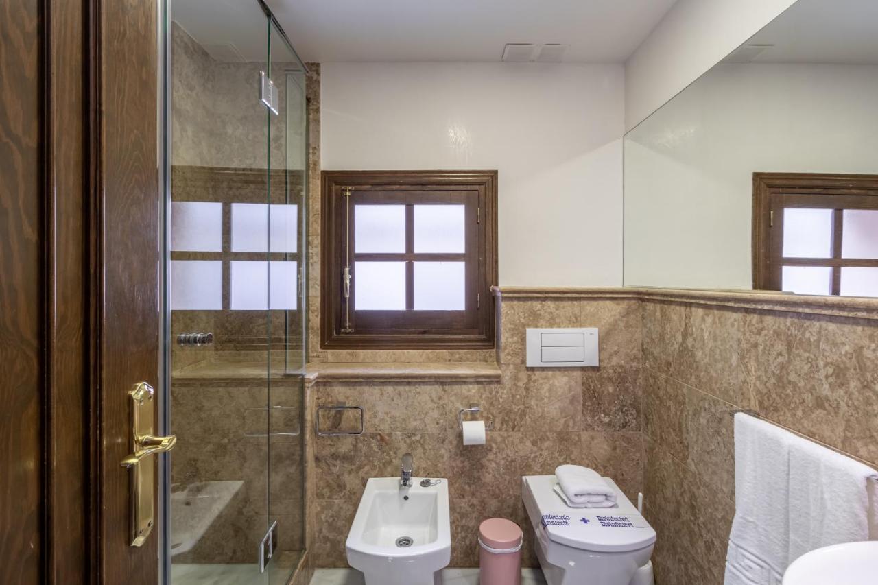 Bns Dauro Suites Granada Bagian luar foto